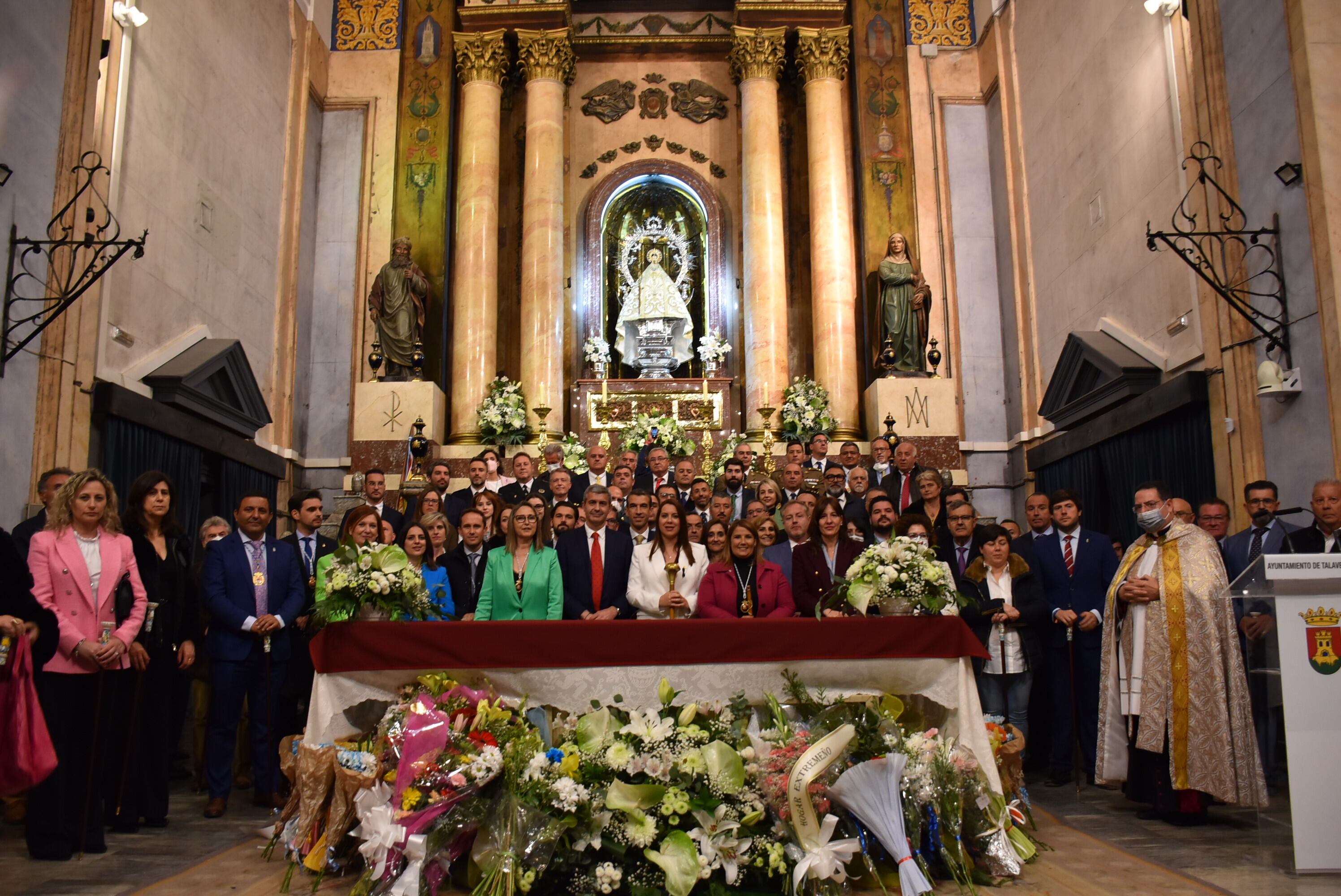 Foto de familia en la Basílica del Prado Mondas 2022