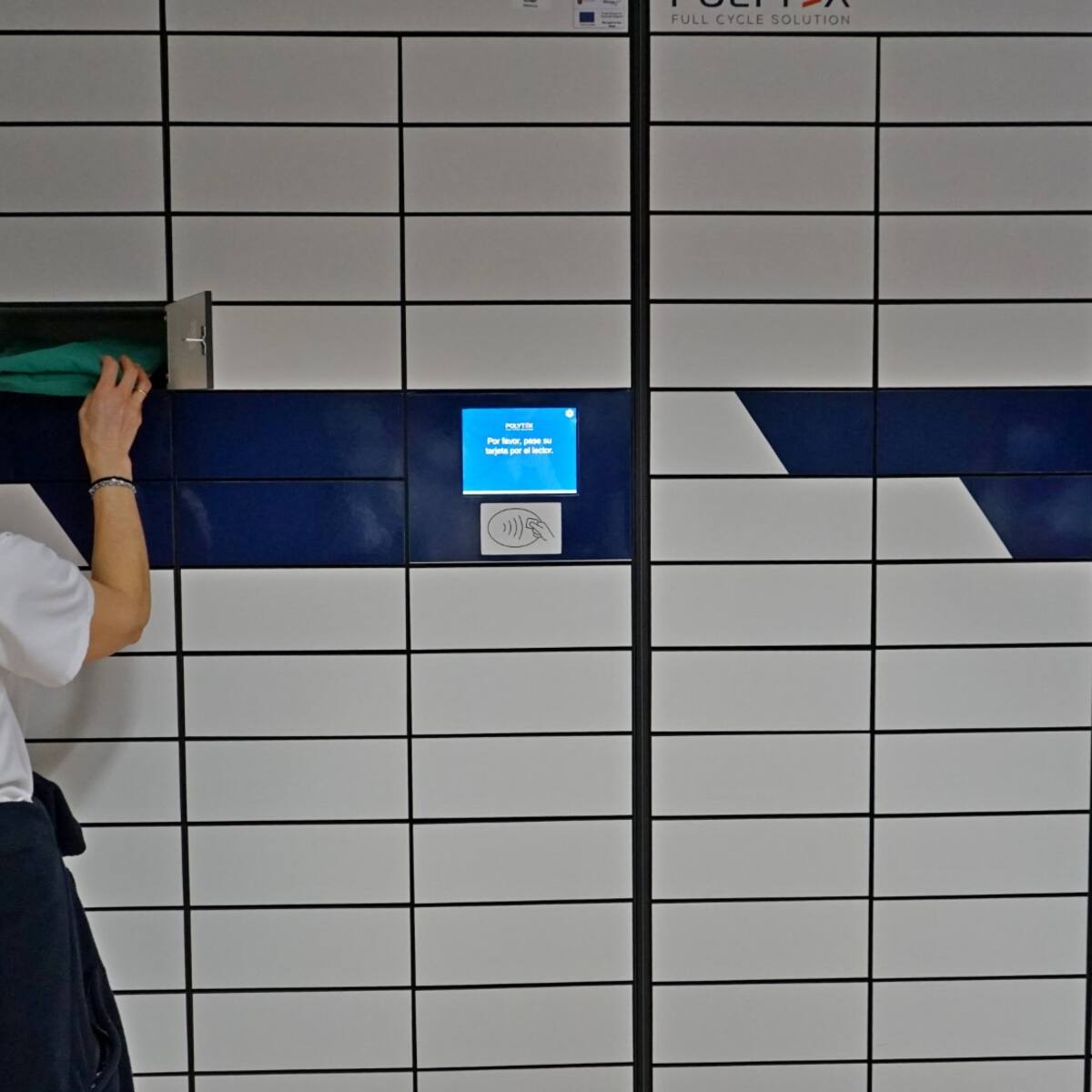 La Arrixaca pone en marcha un novedoso sistema de entrega de pijamas a través de cajeros