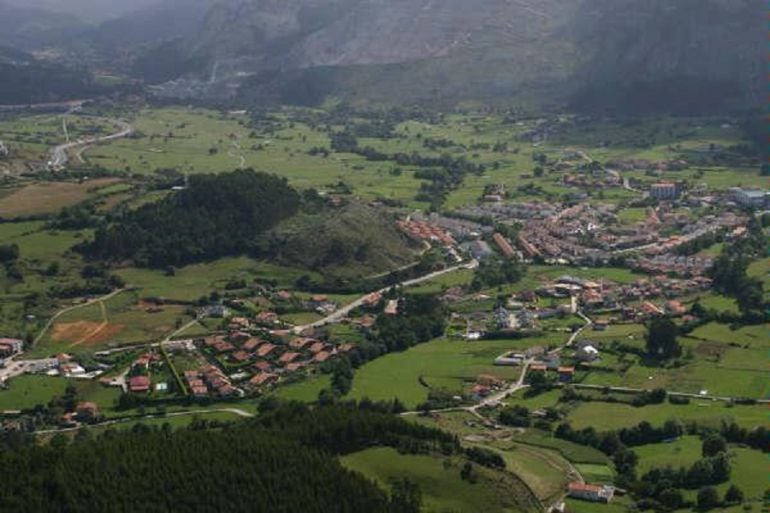 Vista área de la Junta Vecinal de Sámano. 