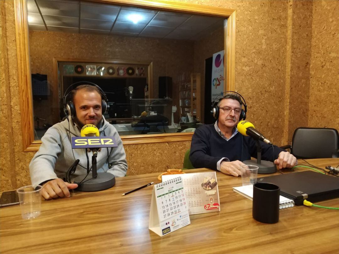 Jesús Ángel Gómez y Gabriel Navarro durante la entrevista mantenida en Radio 90.