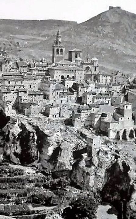 Vista de Cuenca con torre de la Catedral, hacia 1892.