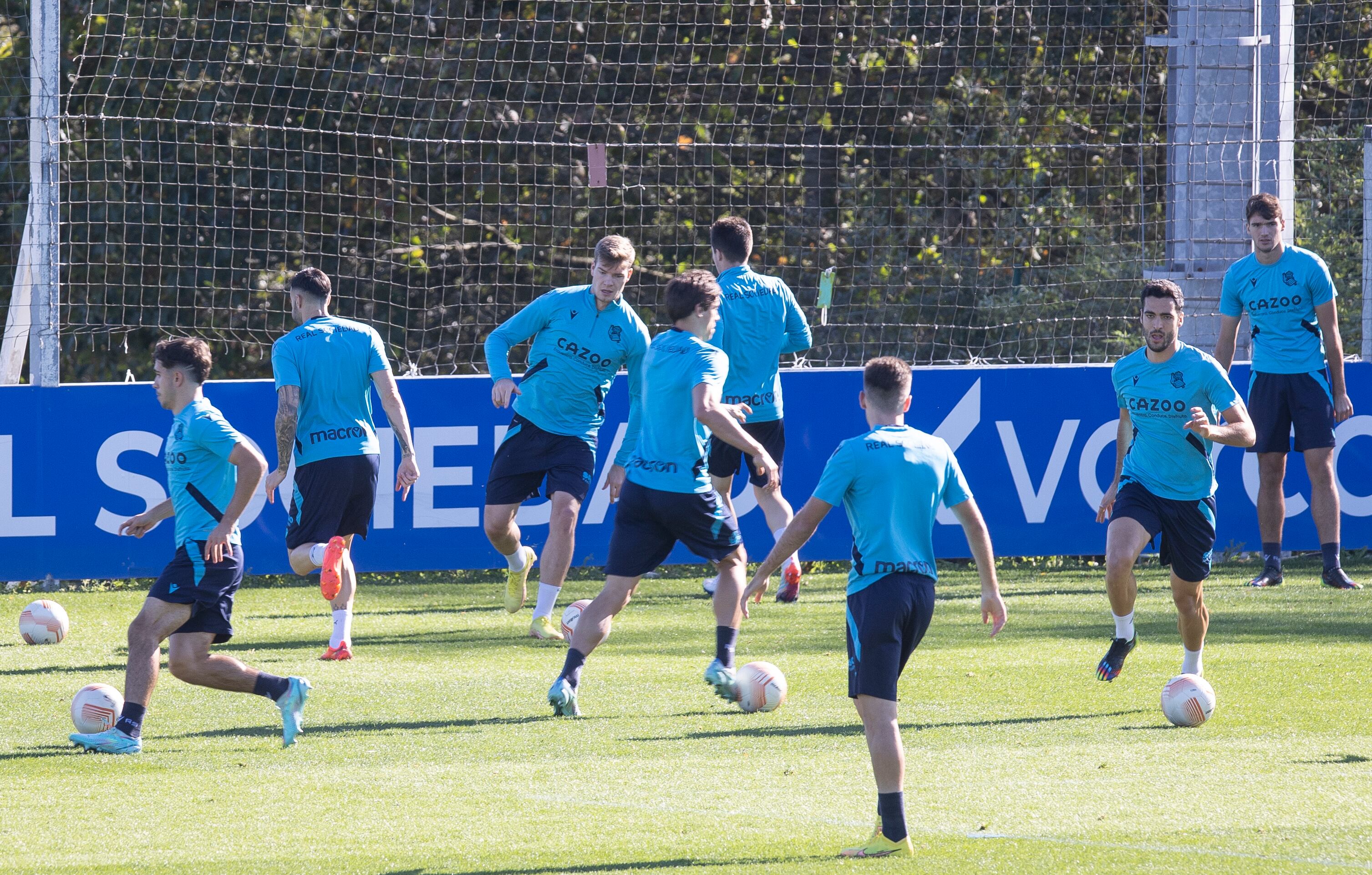 SAN SEBASTIÁN, 02/11/2022.- La Real Sociedad ha realizado este miércoles en Zubieta su último entrenamiento antes del choque con el Manchester United en San Sebastián, partido de la Liga Europa. EFE/ Javier Etxezarreta
