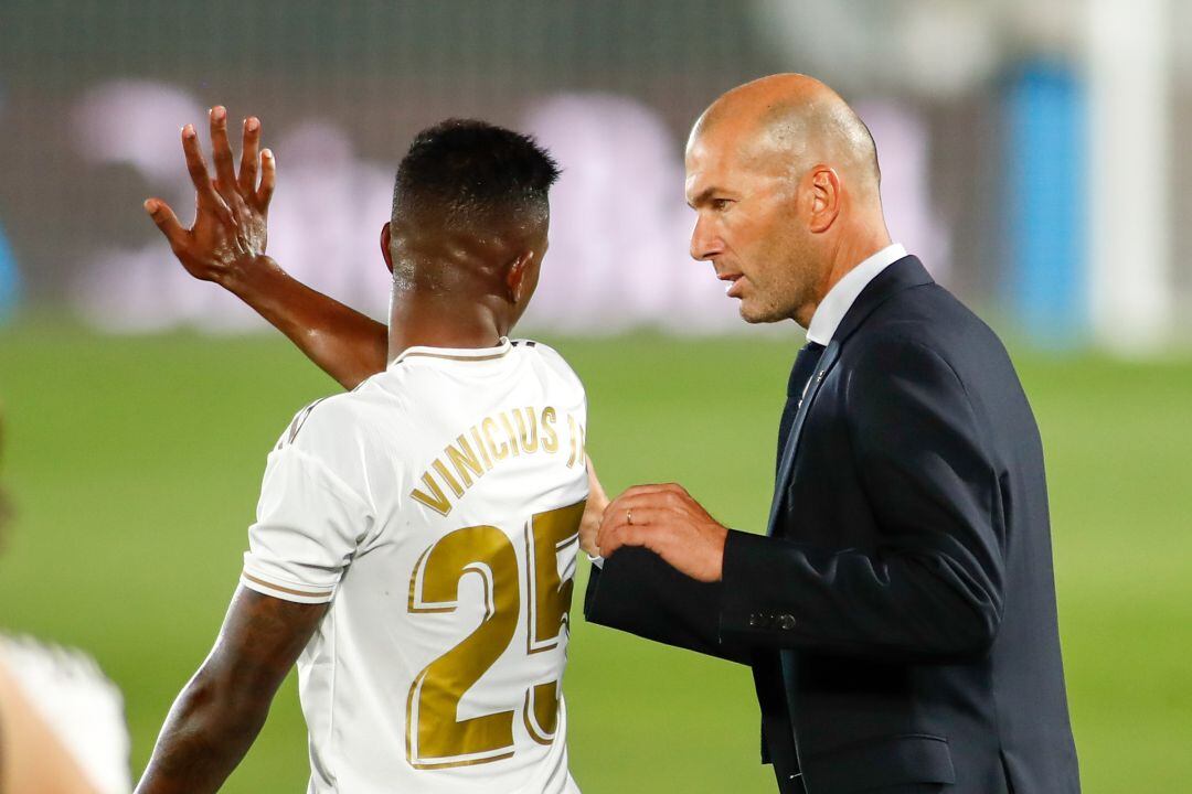 Zinedine Zidane y Vinicius durante un partido ante el Mallorca. 