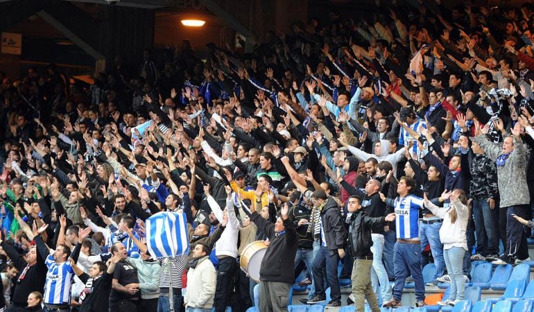 Miembros de Riazor Blues, durante el partido ante el Espanyol