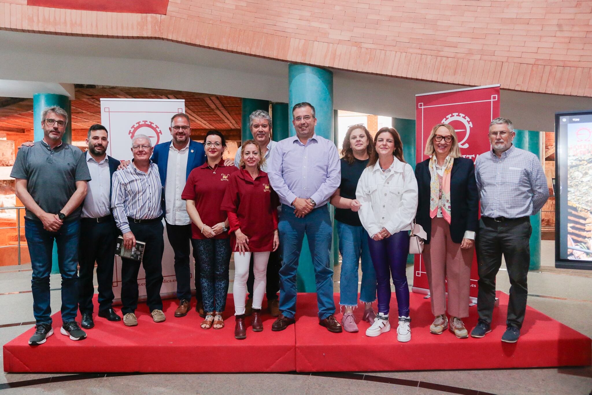 FOTO DE FAMILIA EN LA PRESENTACIÓN DE EMERITA LVDICA