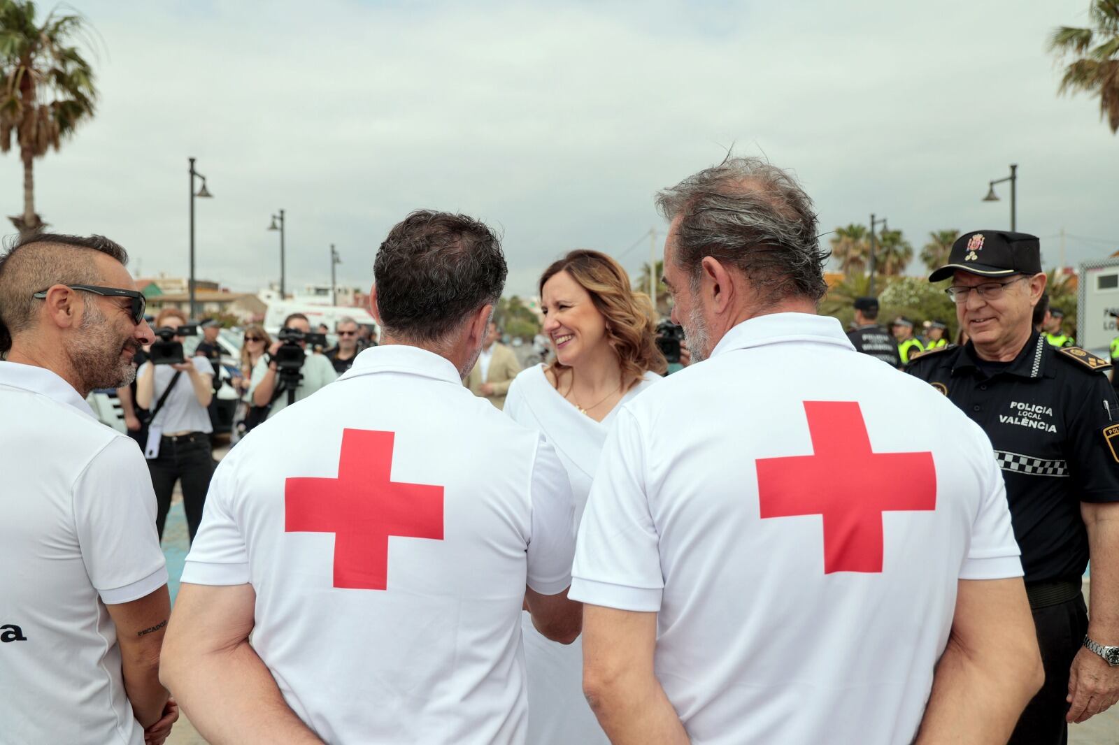 Dispositivos de seguridad y salvamento en las playas de València 2024