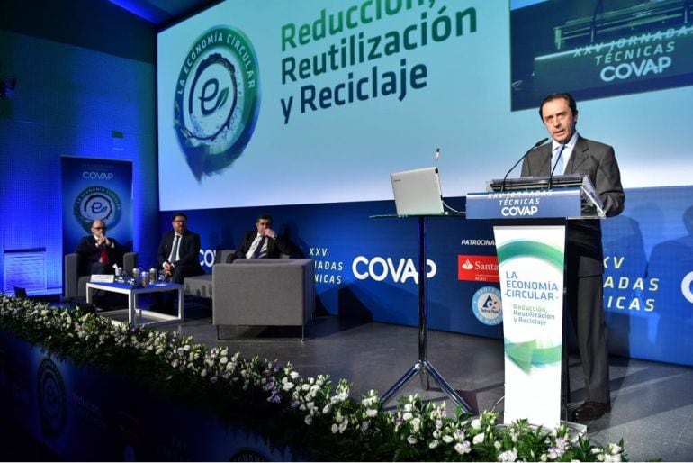 Ricardo Delgado Vizcaíno, presidente de COVAP, durante su intervención en las jornadas