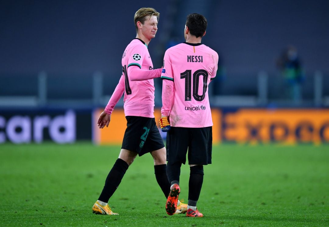 Messi y De Jong, durante el partido de liga contra el Alavés. 