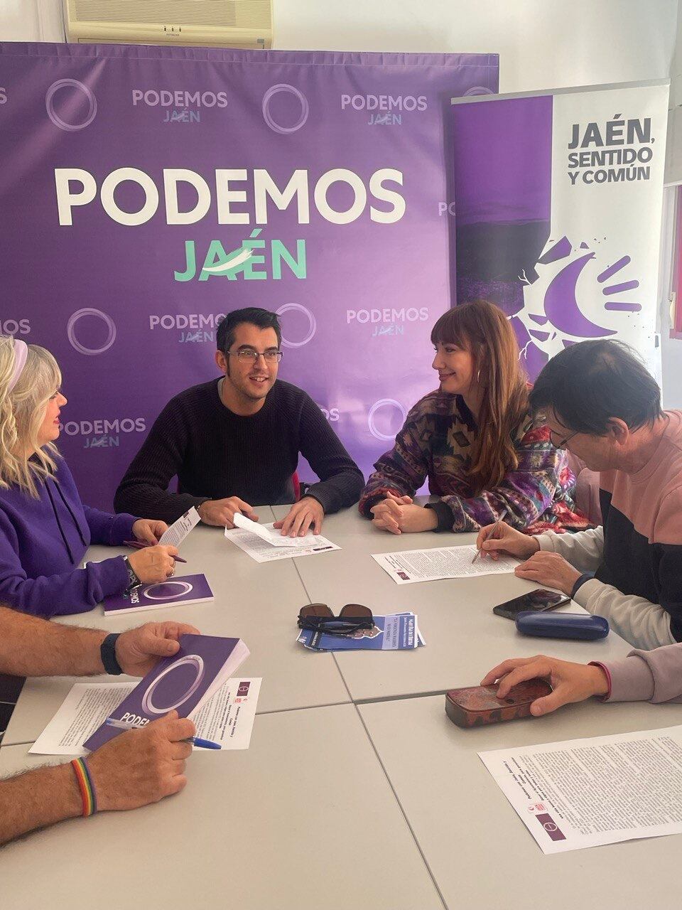 Encuentro desarrollado entre Podemos y Jaén, Sentido y Común en la capital jiennense