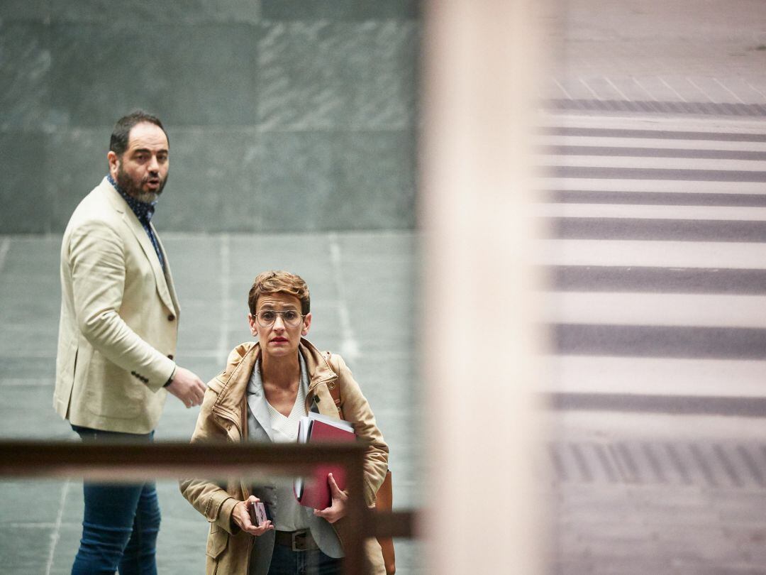 La presidenta del Gobierno de Navarra, María Chivite (c) entra en el Parlamento de la Región Foral para comparecer e informar  sobre las medidas que están siendo adoptadas para responder a la crisis del Coronavirus? COVID-19, en Pamplona (Navarra, España), a 17 de abril de 2020. 17 ABRIL 2020;PSOE;COVID-19;CRISIS;PANDEMIA;CORONAVIRUS;ESTADO DE ALARMA
 