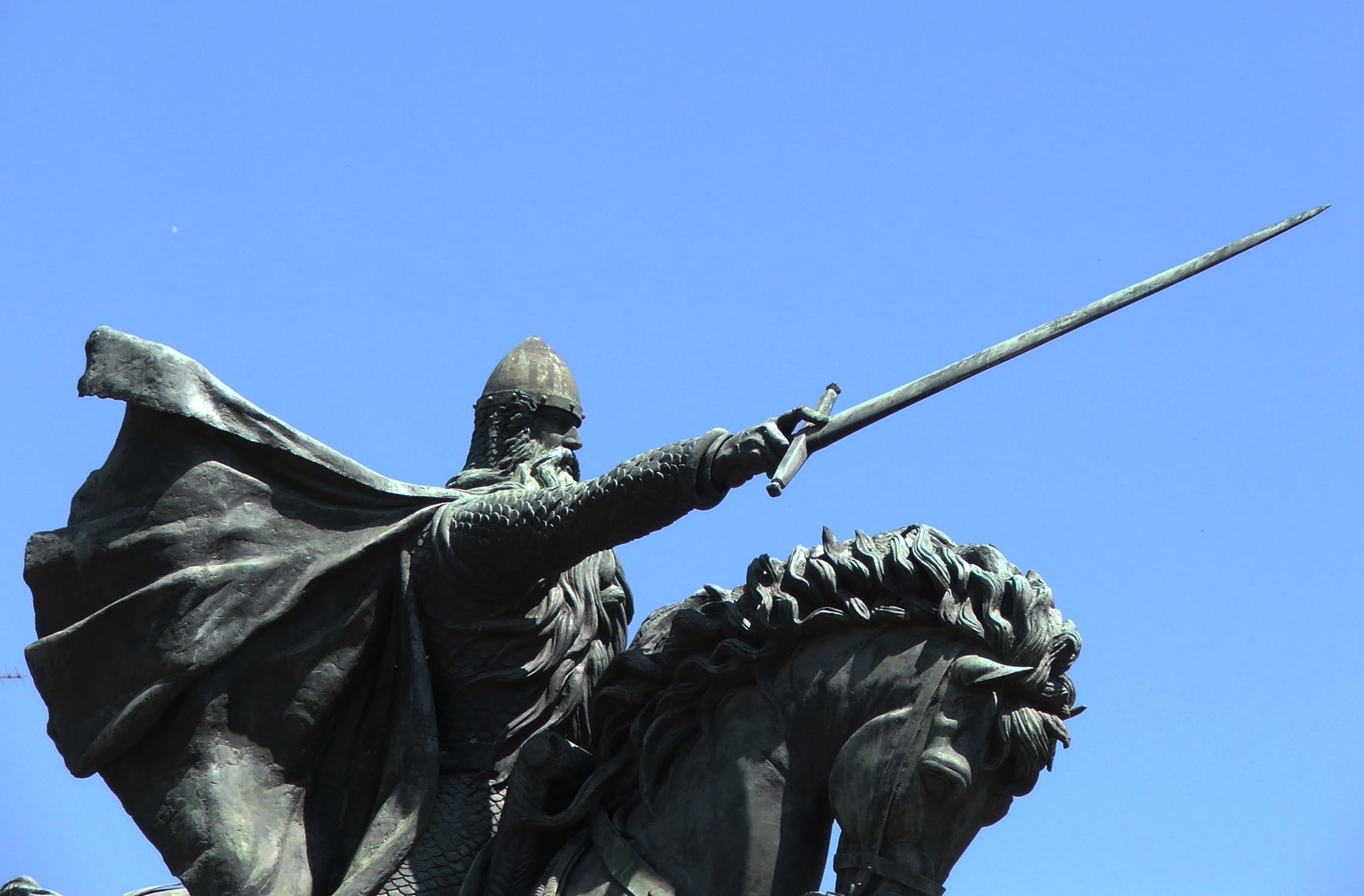 Estatua del Cid Campeador en la plaza que lleva el nombre de Mio Cid en Burgos