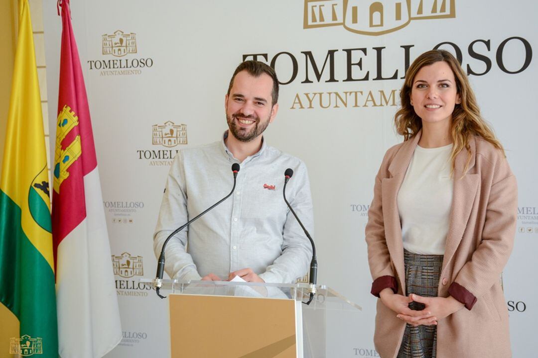 El concejal de festejos, Raúl Zatón y la concejala de cultura, Nazareth Rodrigo