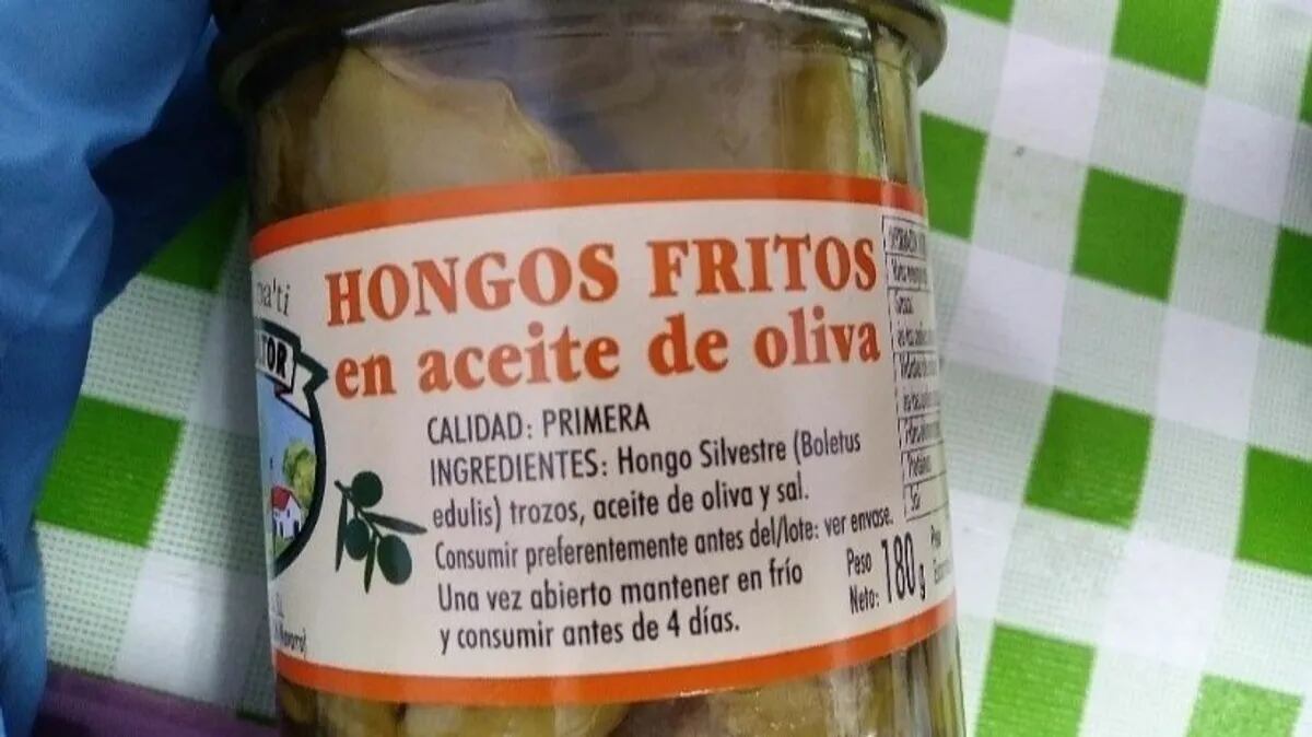 Salud ha activado la alerta sanitaria tras detectar dos casos de intoxicación alimentaria en el País Vasco por el consumo del producto hongos fritos en aceite de oliva de la firma 'El agricultor'.