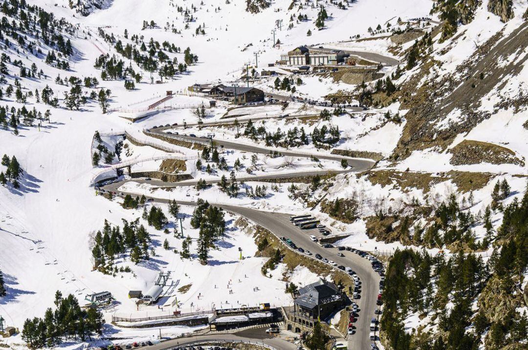La carretera que arriba a Ordino Arcalís.