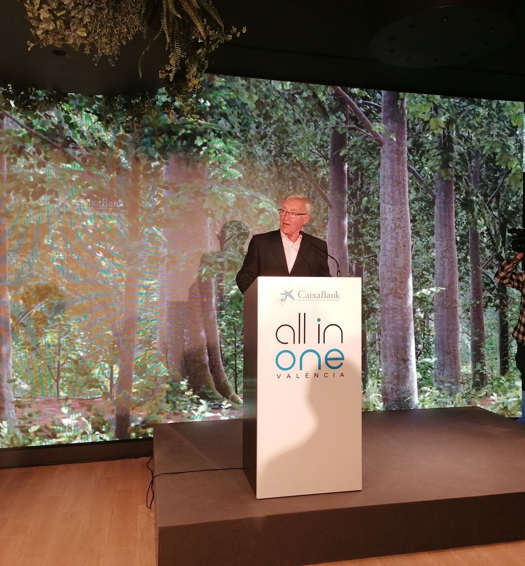 El alcalde de València, Joan Ribó, en el acto de inauguración de la oficina All in one de CaixaBank