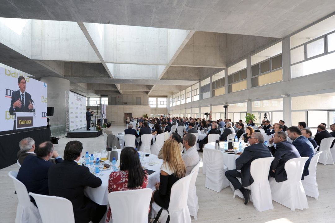 Desayuno informativo organizado en Granada por &quot;Ideal&quot; en El Cubo, sede regional de Bankia en Andalucía, con el presidente de este banco, José Ignacio Goirigolzarri