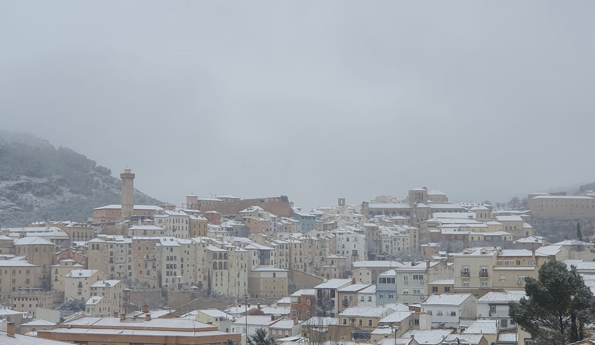 Nevada sobre el casco antiguo de Cuenca este 5 de enero de 2026.