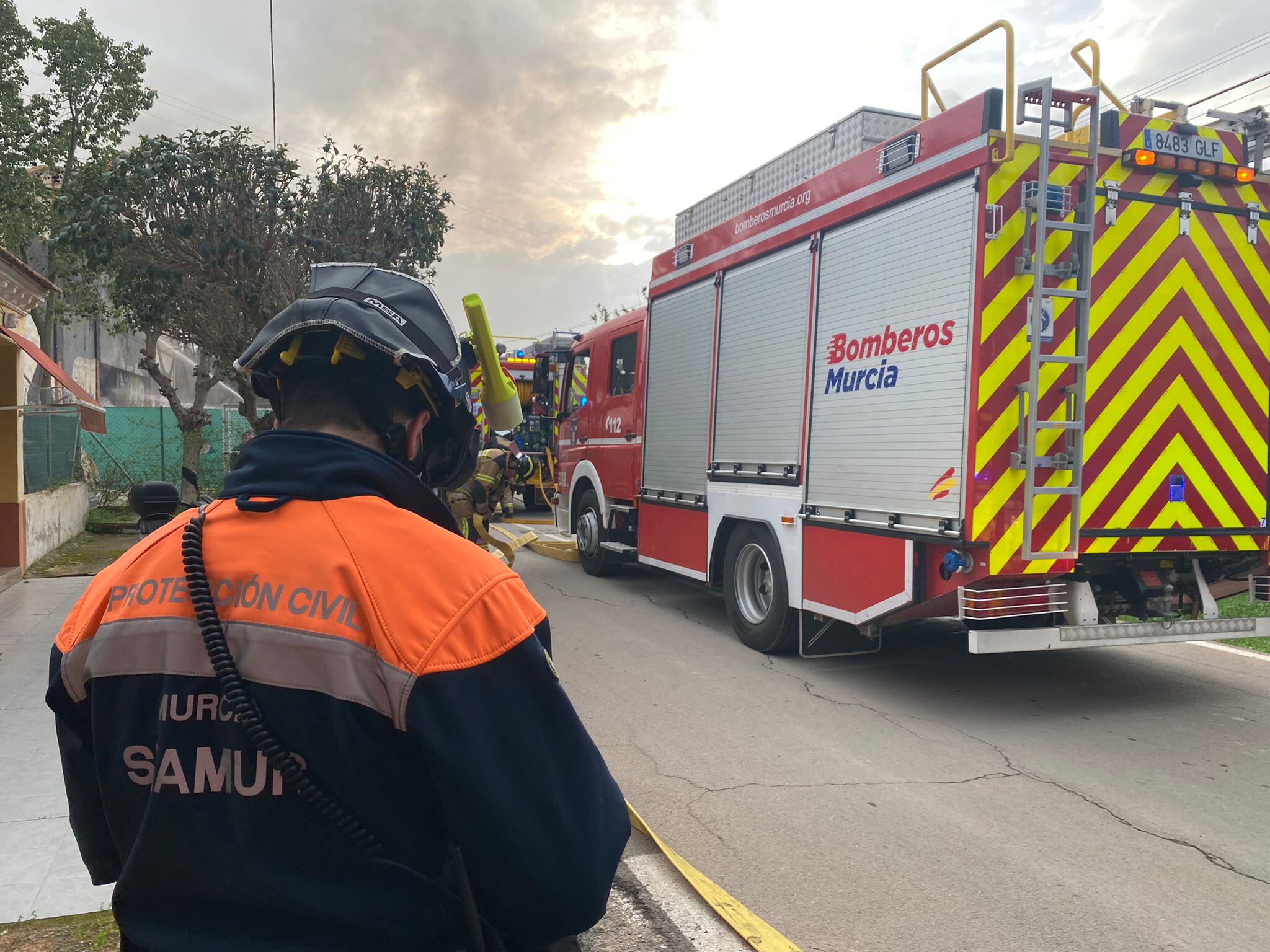 Incendio en una nave abandonada de La Molinera en Murcia