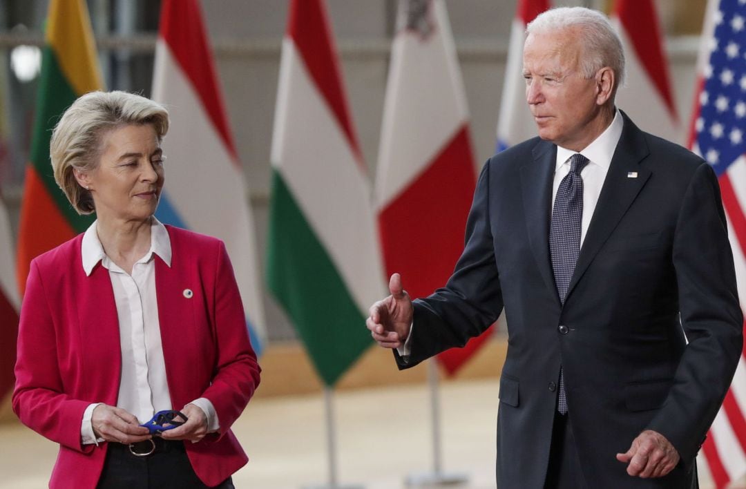 La presidenta de la Comisión Europea, Ursula von der Leyen, y el presidente de EEUU, Joe Biden, en Bruselas.