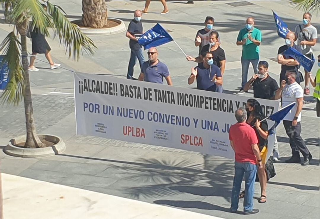 Imágenes de la protesta de la Policía frente al Ayuntamiento de Cádiz