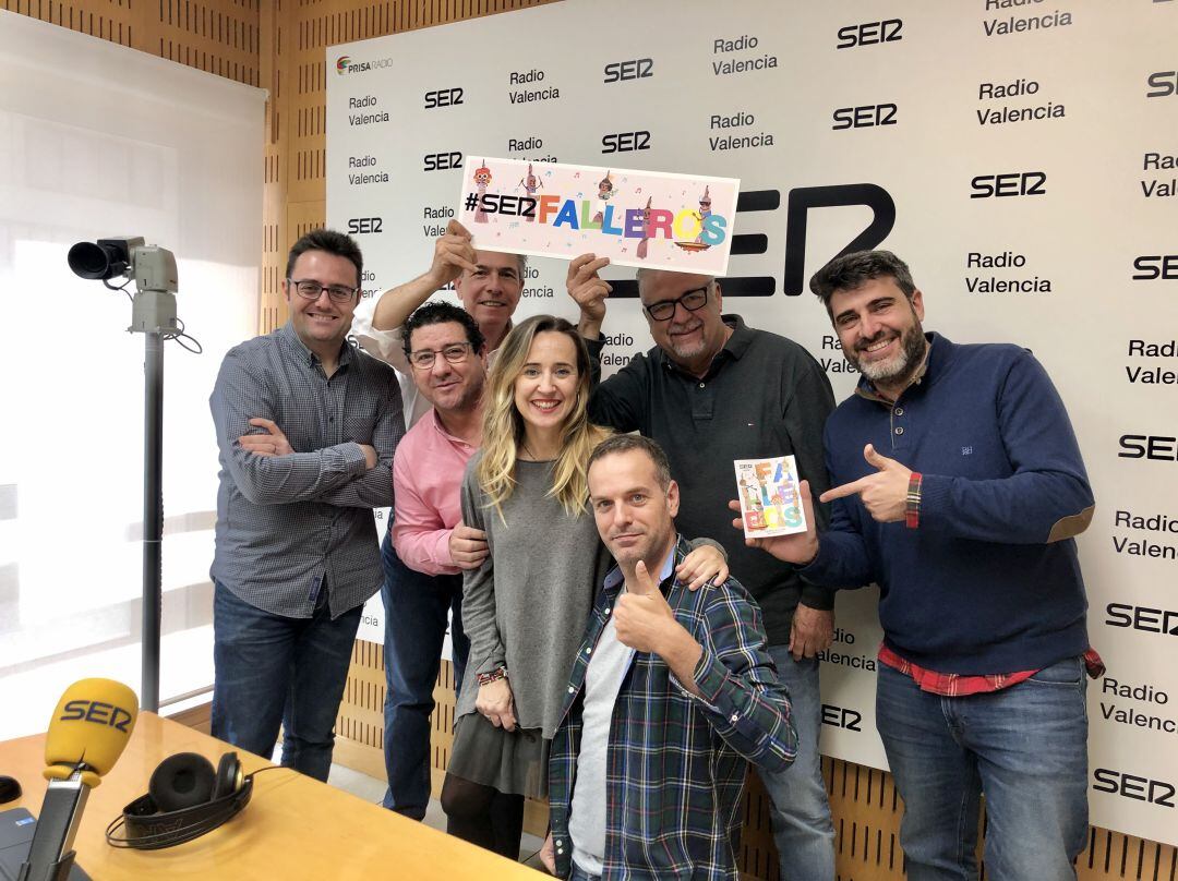 Equipo de la programación especial de SER Falleros. De izquierda a derecha: Julián Giménez, José Luis Chiclana, Amadeo Salvador, Ana Mansergas, Arturo Blay, Santiago Botella y Luis Fernández.