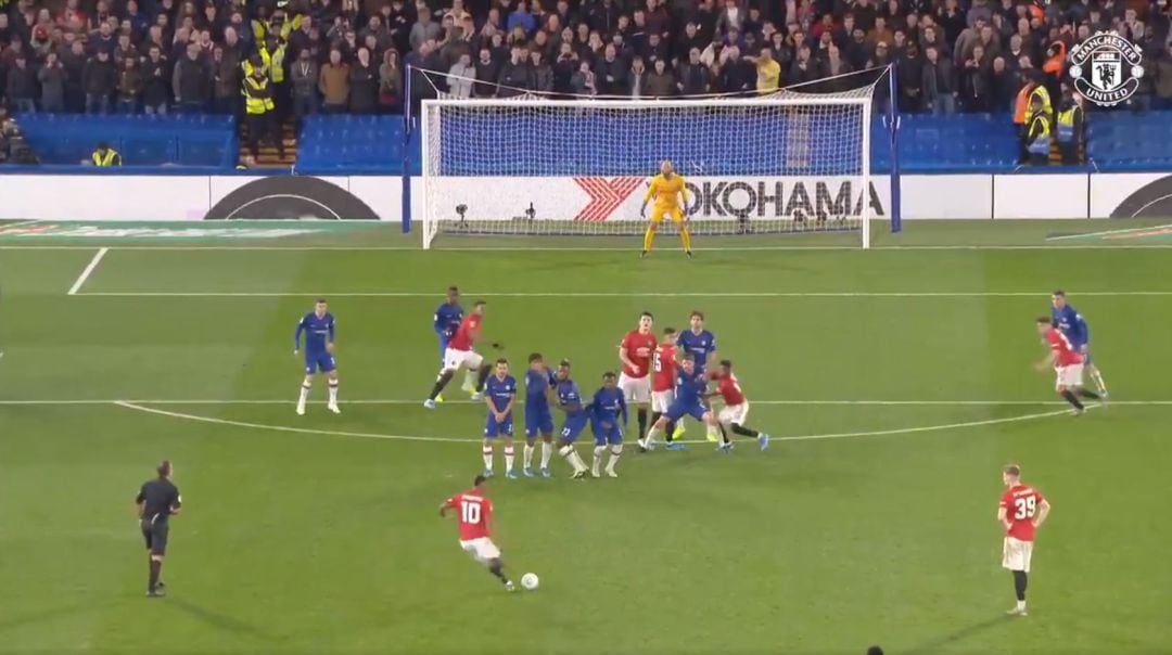 Así fue el golazo de falta de Marcus Rashford en el Chelsea-Manchester United