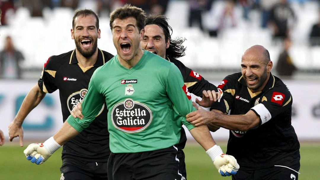 Dani Aranzubia celebra su gol en Almería