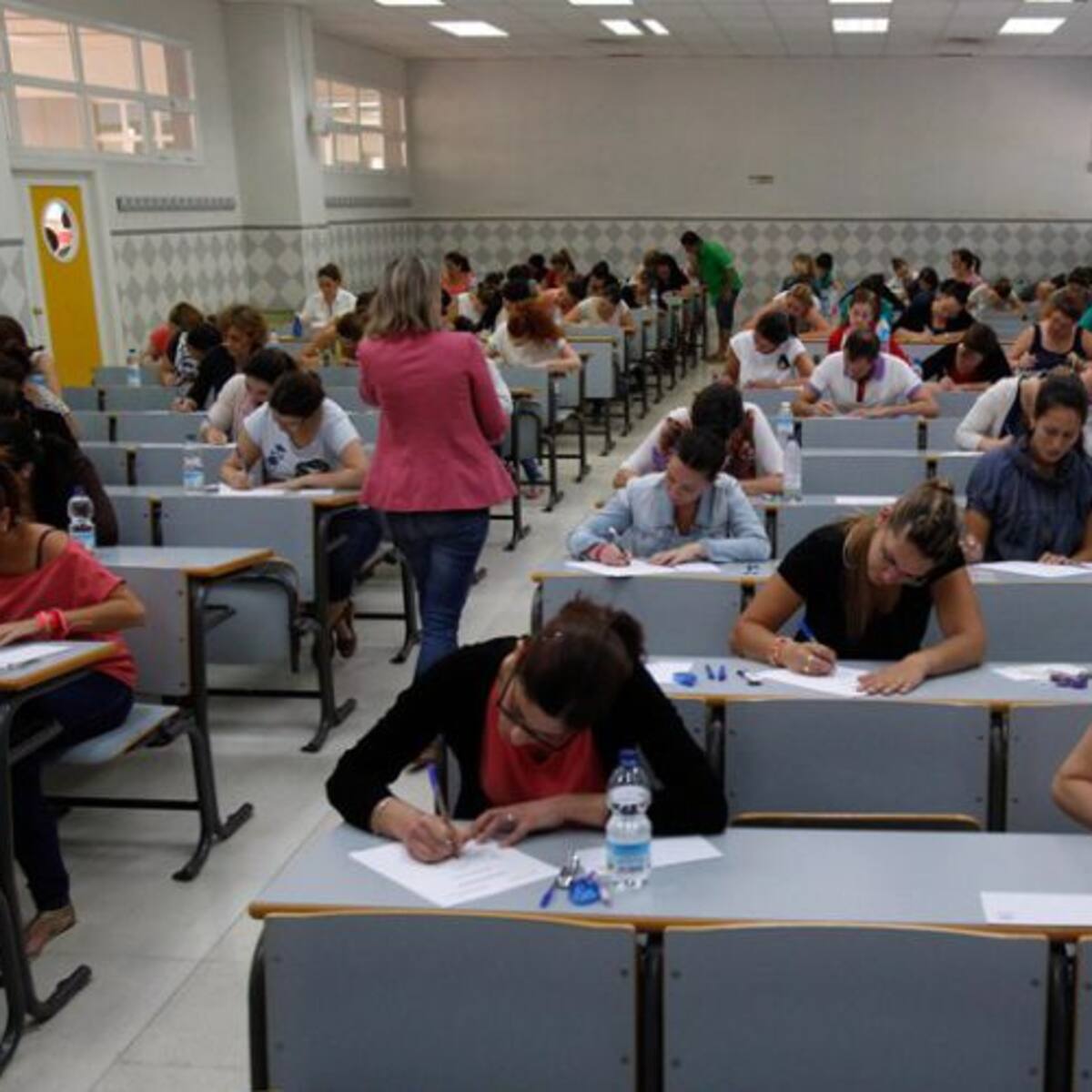 La comunidad propone ofertar 1.400 plazas para el Servicio Murciano de Salud y 100 para administración