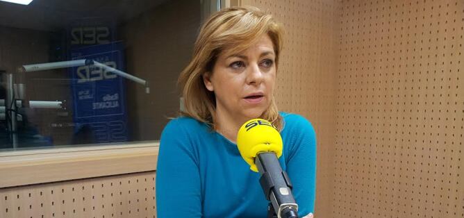 Elena Valenciano, en los estudios de Cadena SER en Alicante