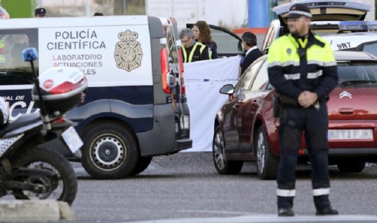 El hombre hallado en una gasolinera falleció tras ser tiroteado
