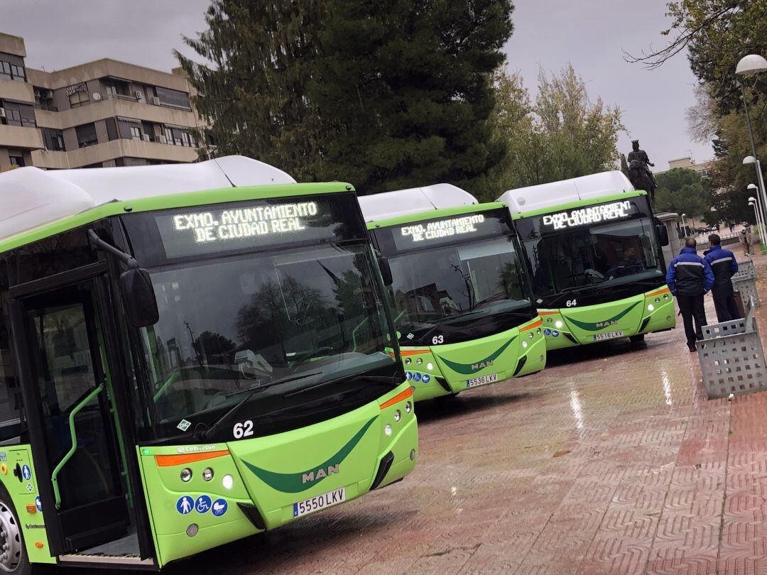 Hoy se han presentado tres de los ocho autobuses de Gas Natural Comprimido con los que contará Ciudad Real 