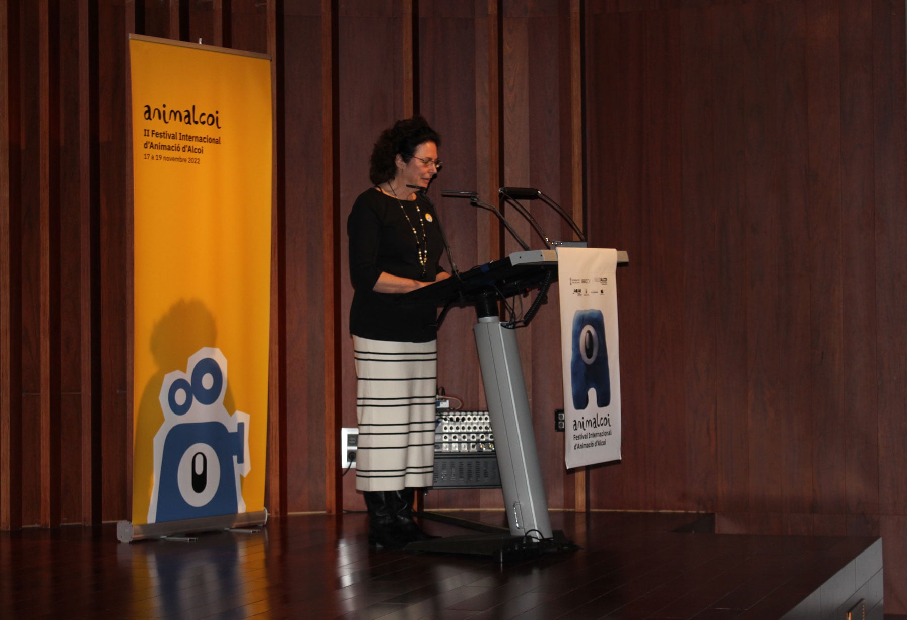 La directora de la EASAlcoi, Pilar Blasco, durante su intervención