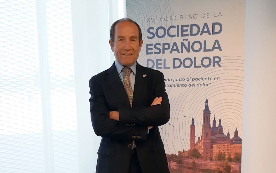 Torres posa en un congreso de la Sociedad Española del Dolor