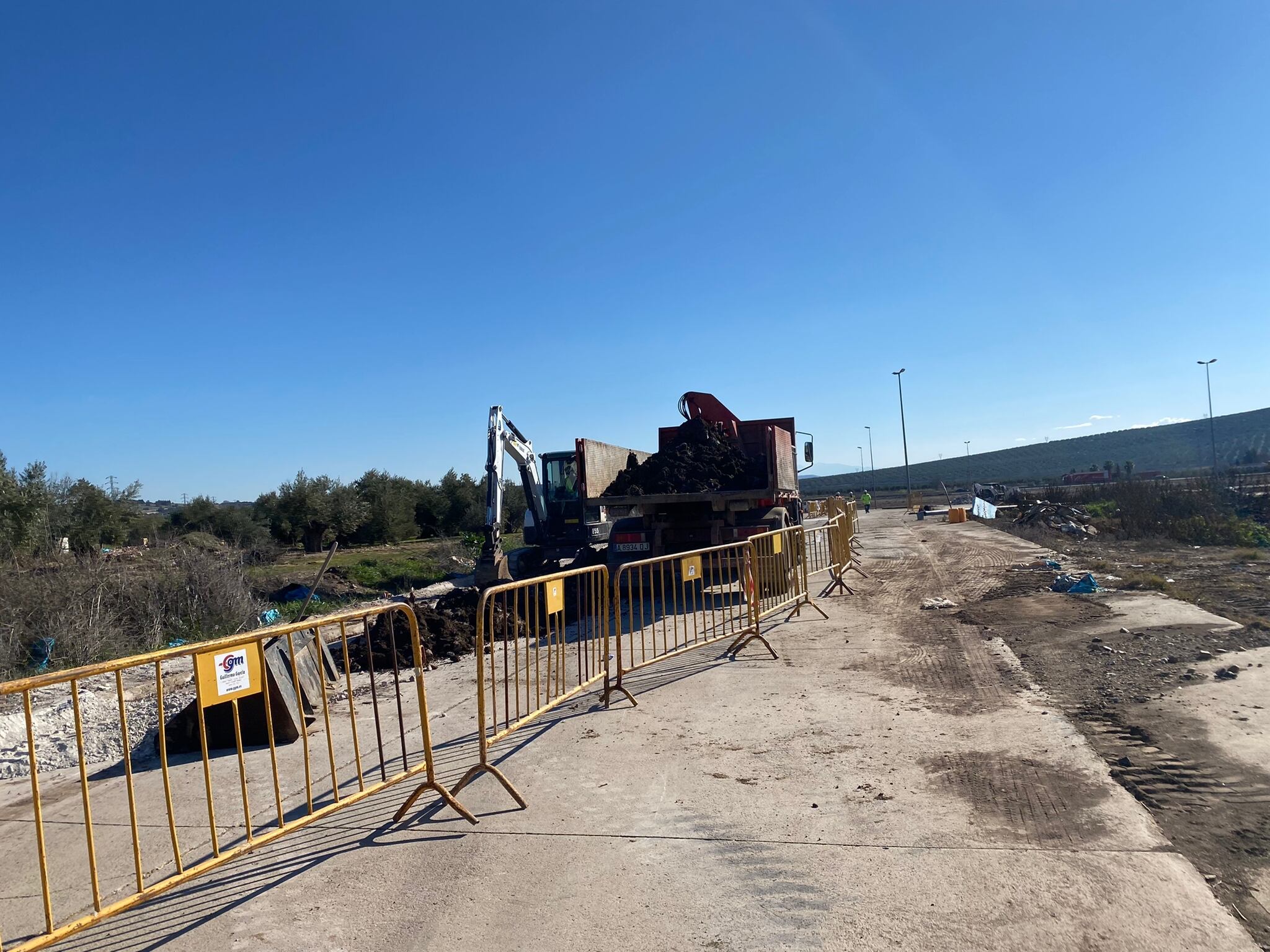 Obras de renovación de la red eléctrica interior del Polígono Industrial Las Calañas de Marmolejo.