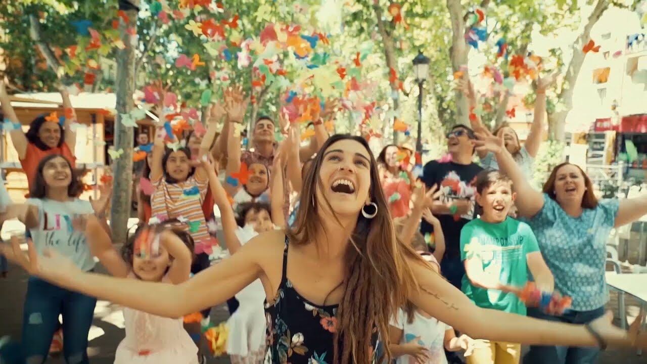 La Mare en un fotograma del videoclip &quot;Que Duela&quot;.