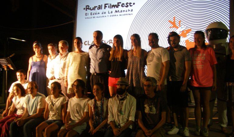 Foto de familia de los premiados en el IV Rural Film Fest