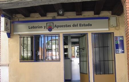 Fachada de la administración lotera