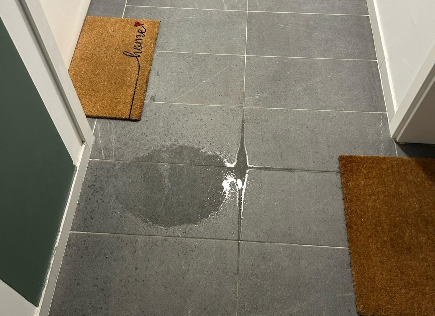 Inundaciones en los descansillos / Vecinos del Plan Vive en el Ensanche Sur (Alcorcón)