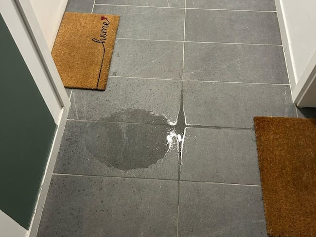 Inundaciones en los descansillos / Vecinos del Plan Vive en el Ensanche Sur (Alcorcón)