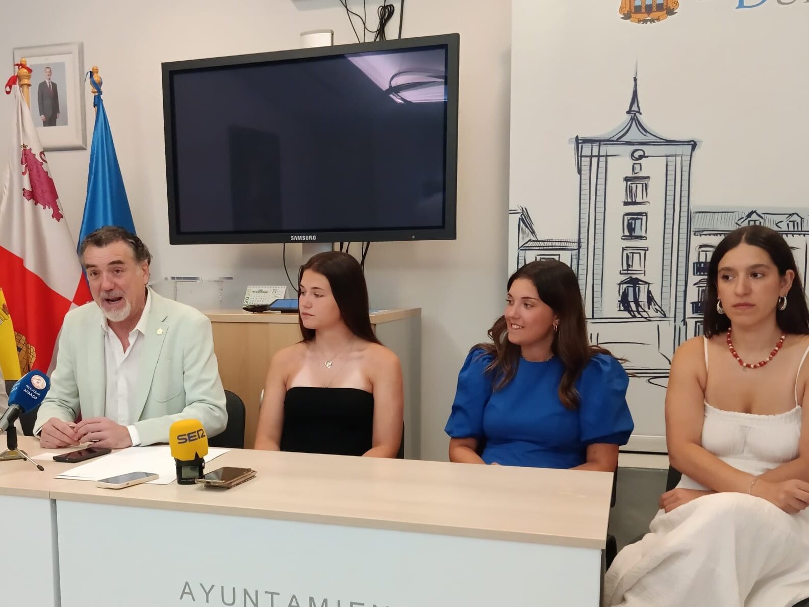 Presentación de la reina y damas este jueves 24 de julio