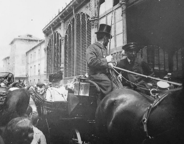 Imagen de la visita de la Infanta Isabel de Borbón, "La Chata", a Palencia en 1914