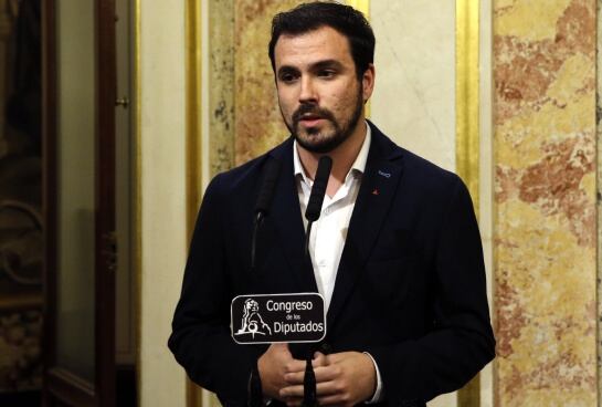 GRA469. MADRID, 01/03/2016.- El portavoz de IU-UP en el Congreso, Alberto Garzón, durante la rueda de prensa posterior a la primera jornada de la sesión de investidura del líder socialista, Pedro Sánchez, esta tarde en la Cámara baja. EFE/J. J. Guillén