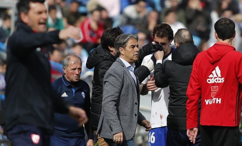 Eguaras, atendido en la banda por un golpe, se perderá el partido en León