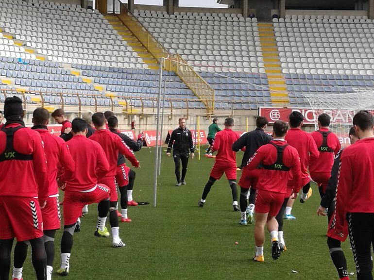 Un instante del entrenamiento celebrado este miércoles en el estadio municipal