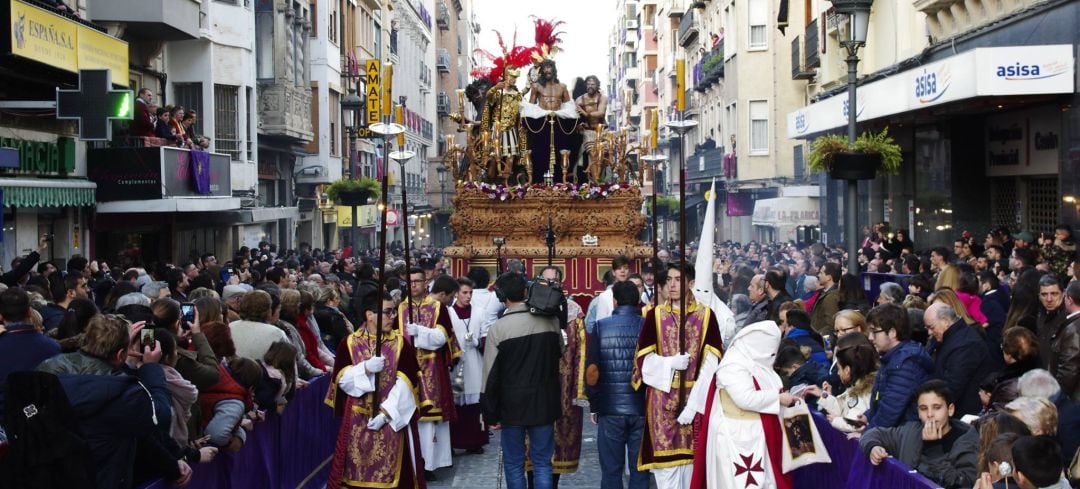 Paso de Jesús Despojado el pasado Lunes Santo de 2018 por carrera oficial.