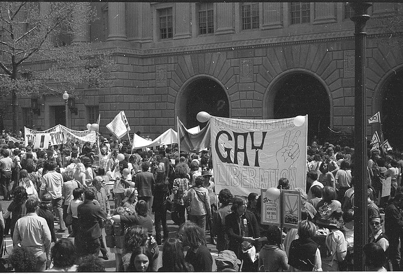 Primeras protestas del Frente de Liberación Gay.