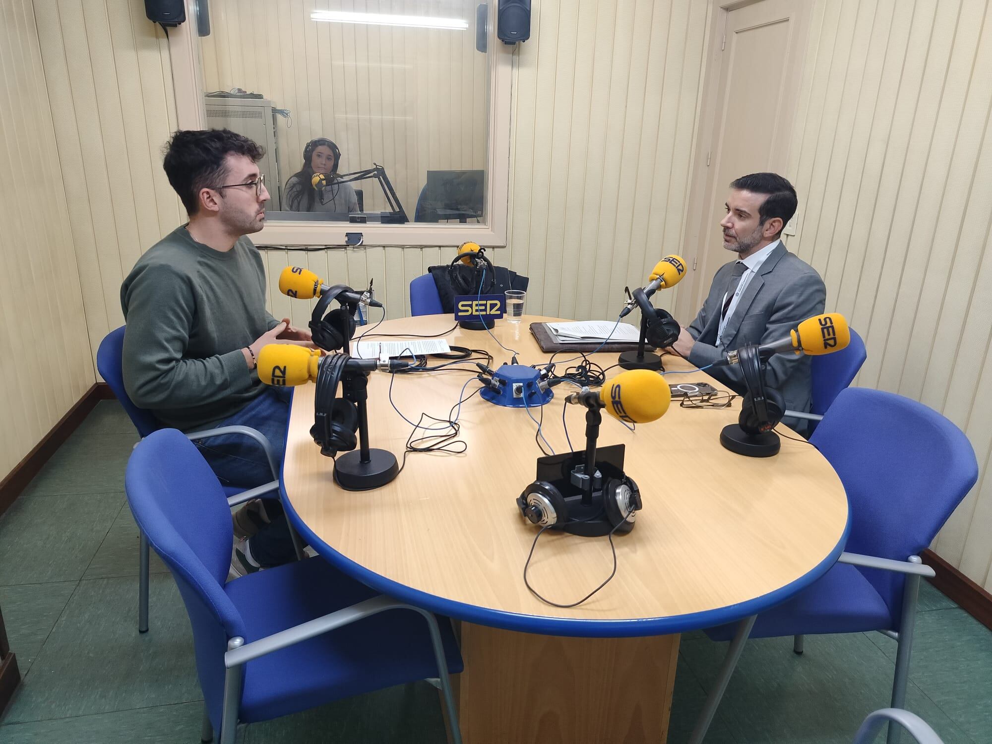 Javier Camo pasaba esta mañana por los estudios de SER Aragón Oriental