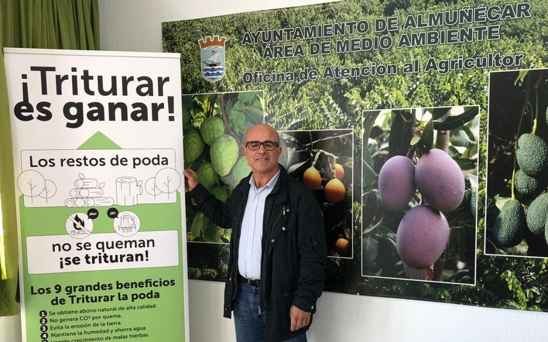 El concejal de agricultura y medioambiente, Luís Aragón, durante la presentación de la campaña &quot;Triturar es ganar!