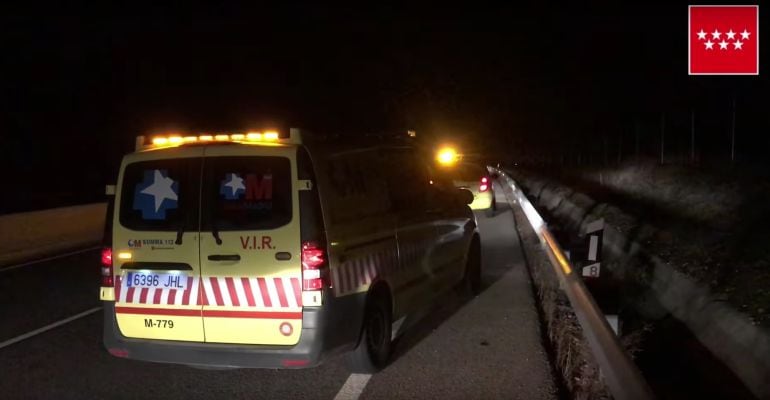 Ambulancia del SUMMA 112 en la M-111, Fuente El Saz