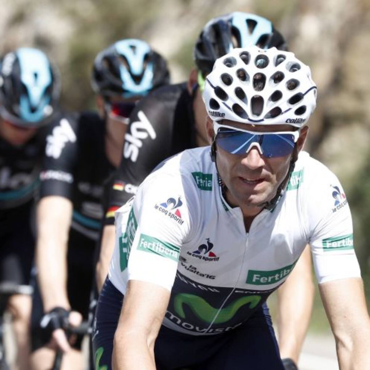 Nairo se exhibe en Covadonga y sigue Valverde 2º (a 57"), con Froome a rueda